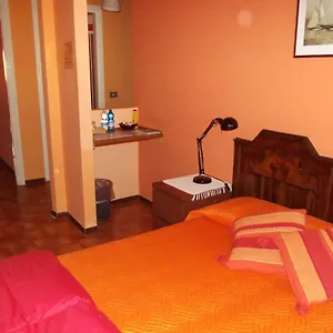 Orange House Alojamento de Acomodação e Pequeno-almoço Varenna